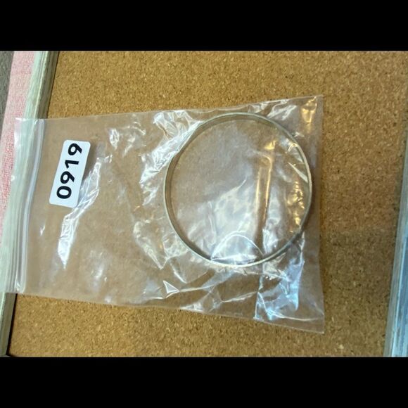 Golden Metallic etched bangle bracelet - Picture 3 of 4
